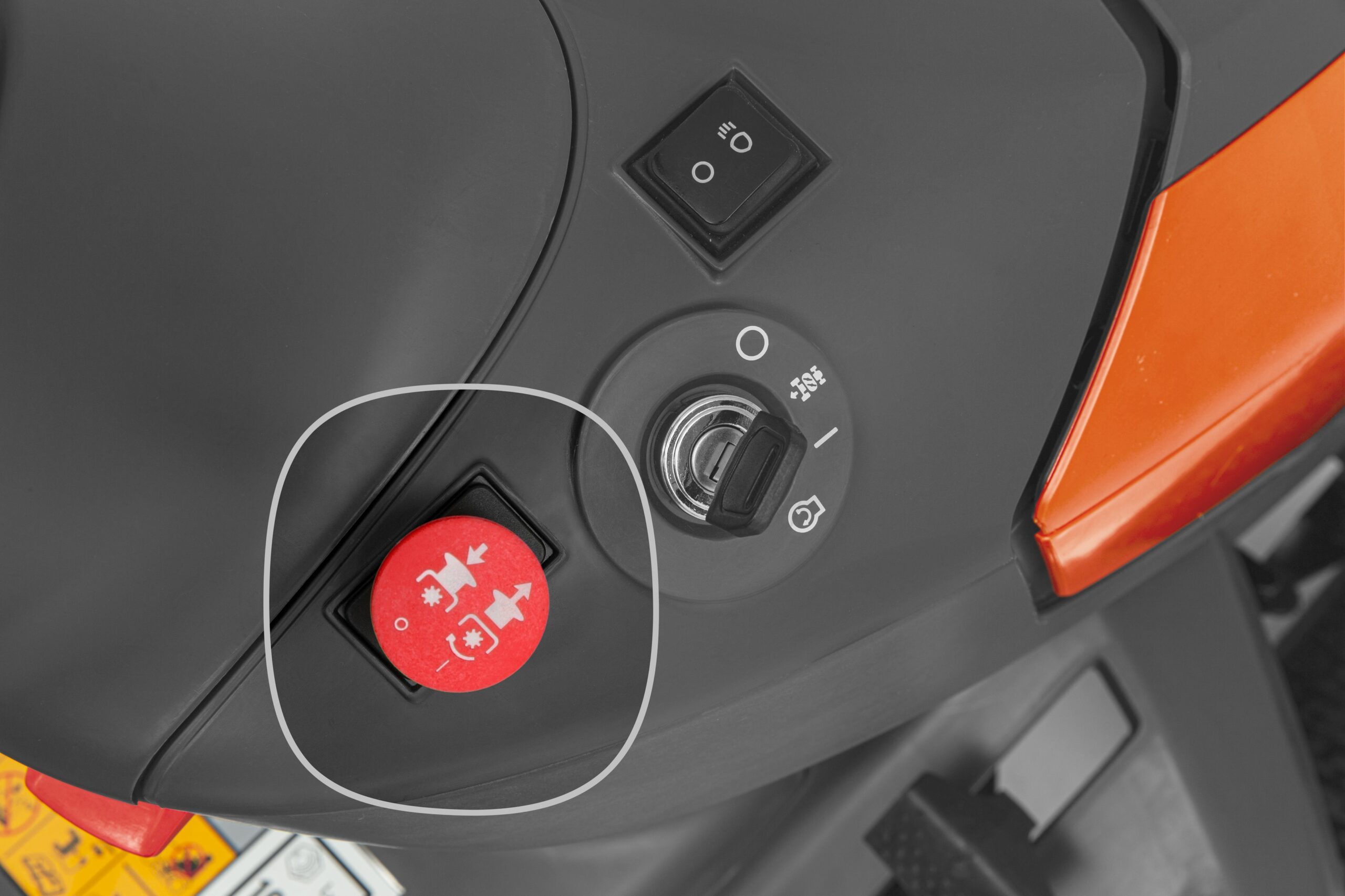 Electric engagement of cutting blades