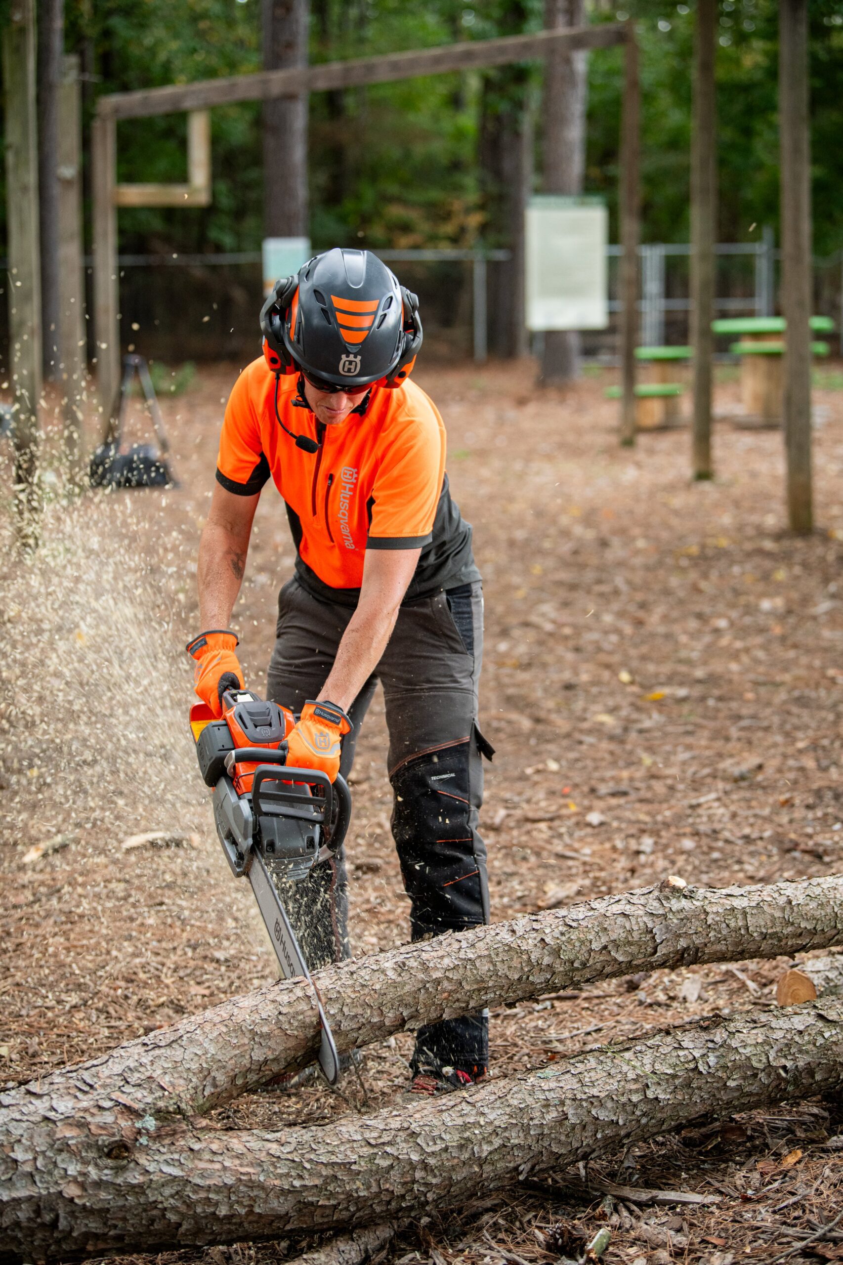 550ixp chainsaw in use 550ixp chainsaw in use