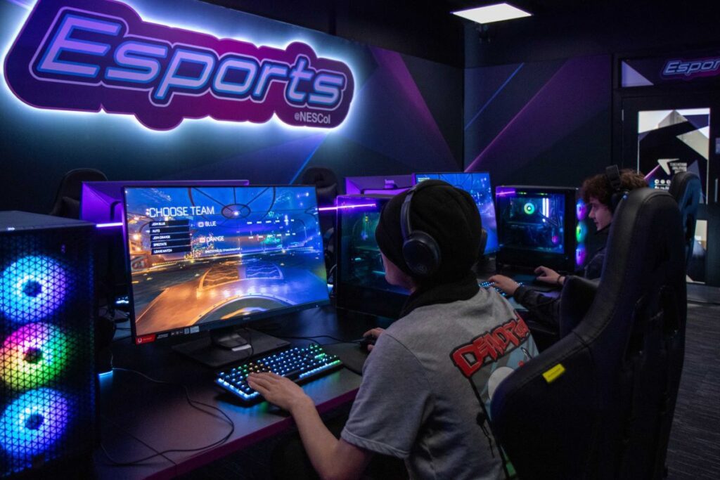 Students playing on computers in the Esports Hub.