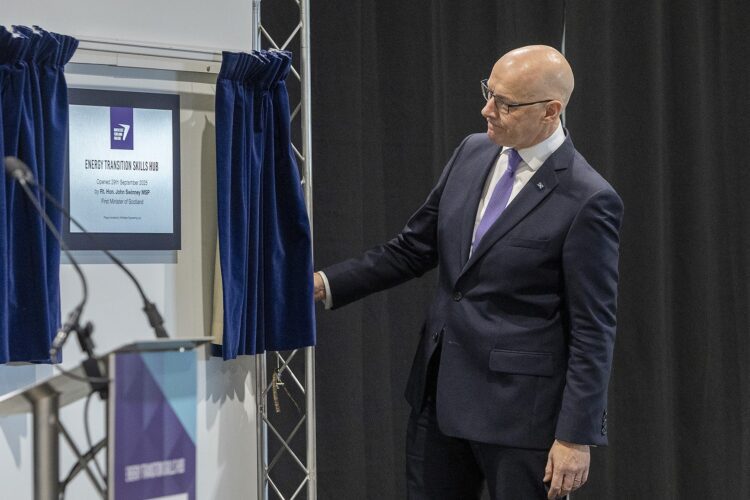 First Minister performs official opening of new Energy Transition Skills Hub