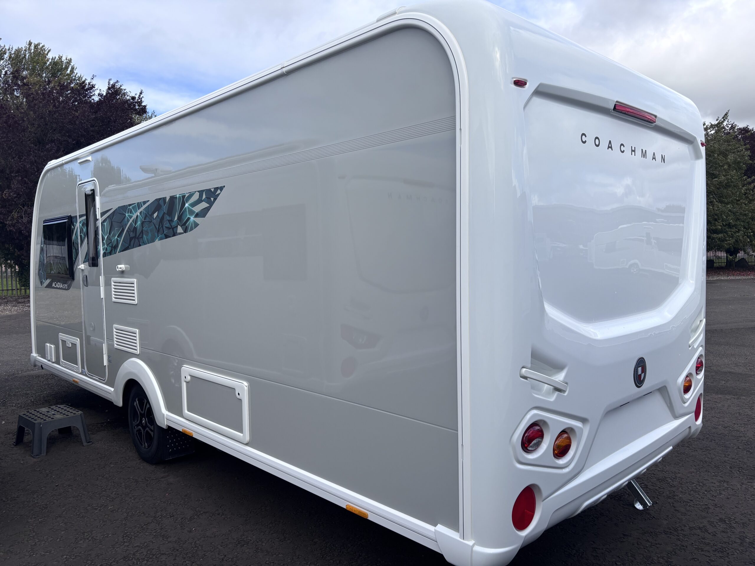 n2026coachmanacadia575-3-1