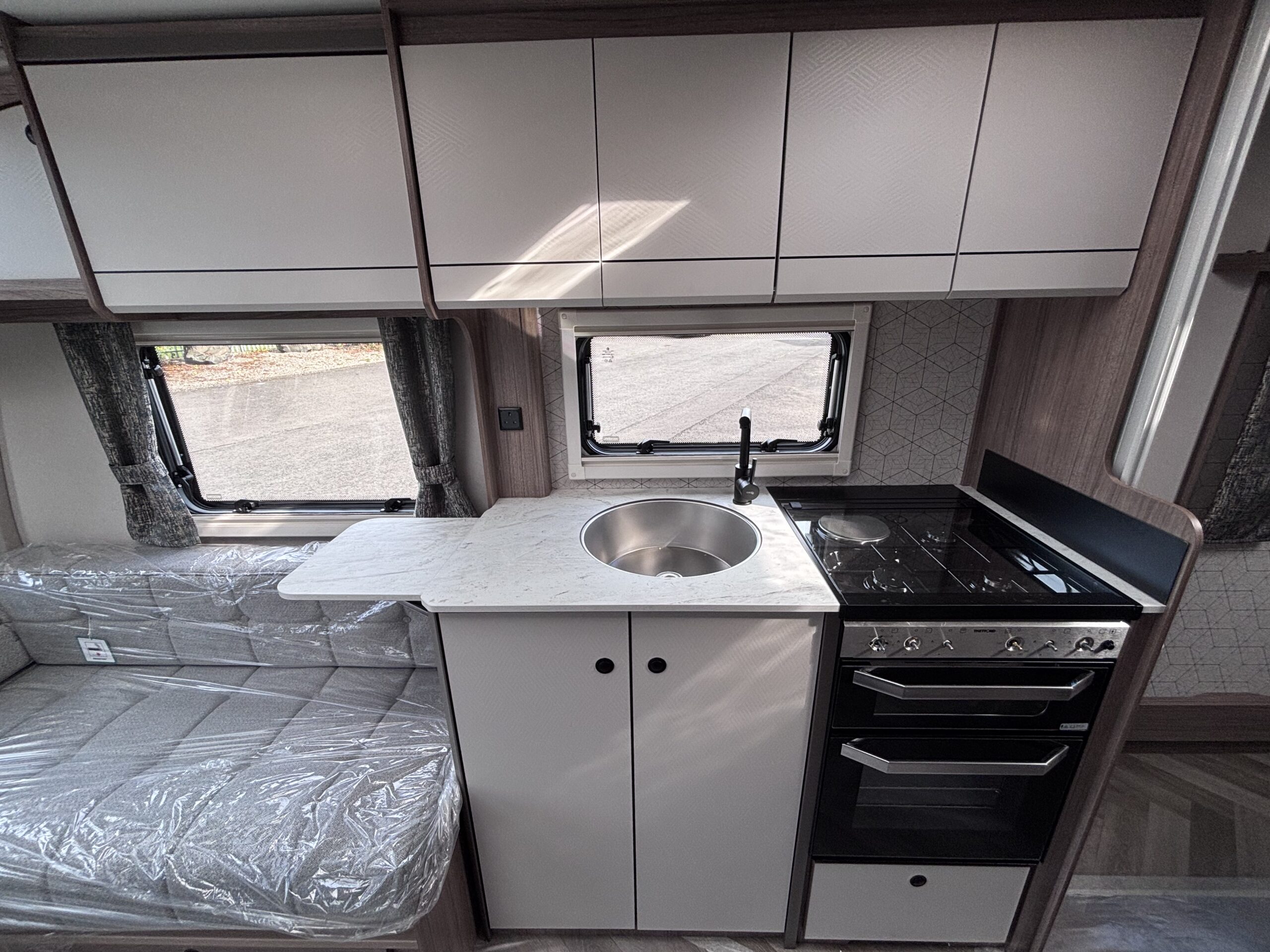 n2026coachmanacadia575-5-1