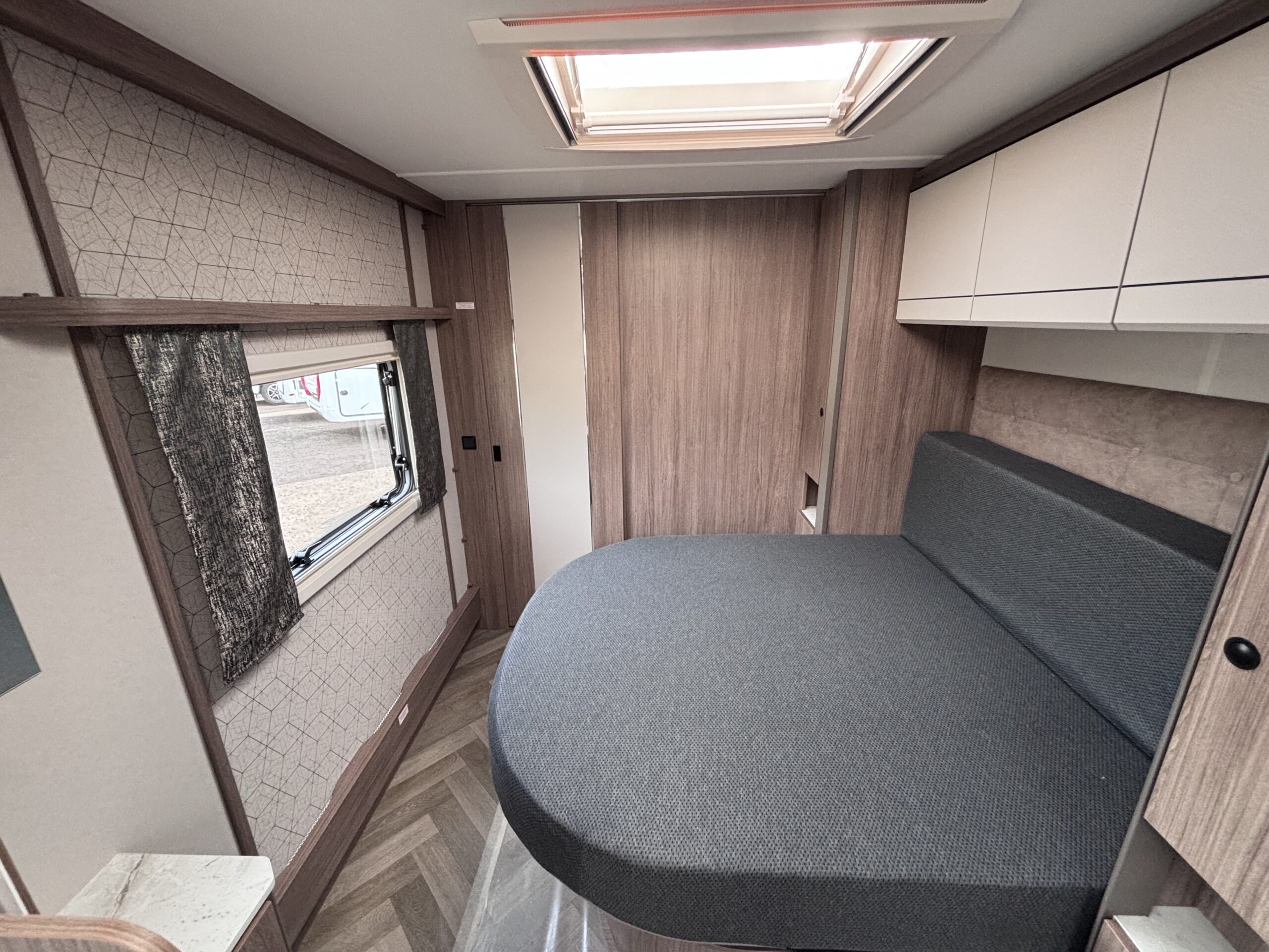 n2026coachmanacadia575-7-1