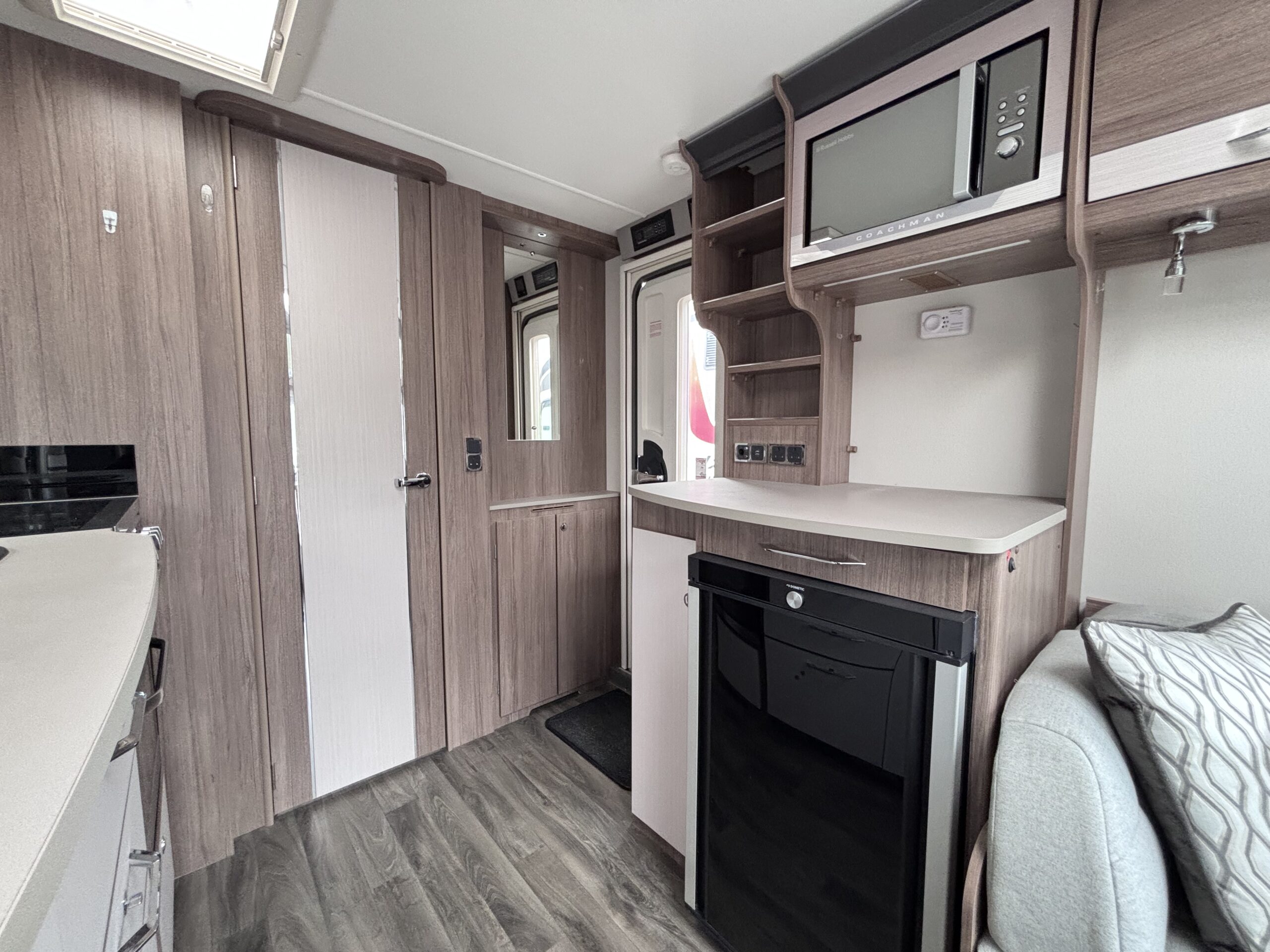 2021coachmanvip460-6-1