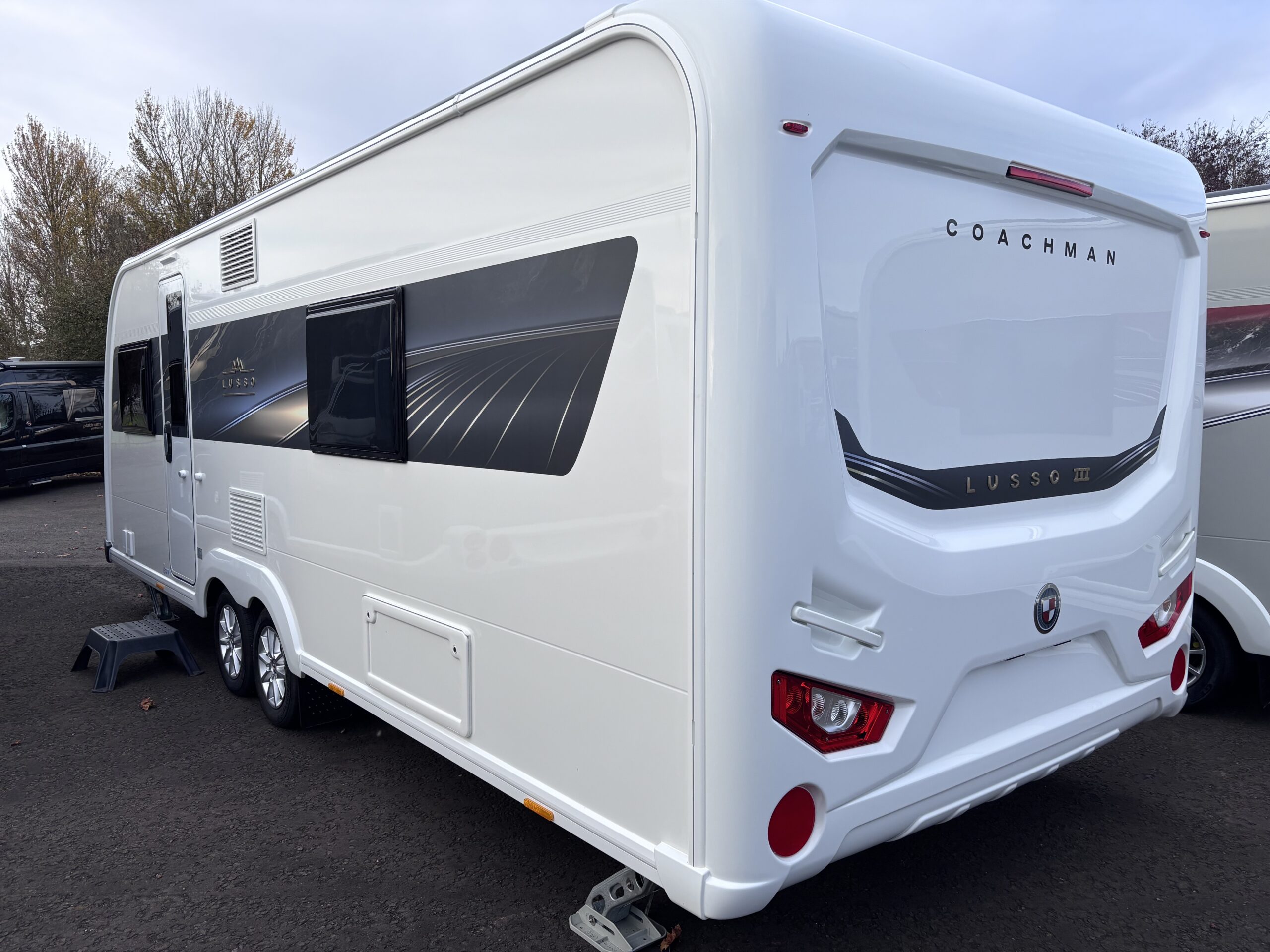 n2026coachmanlussoiii-3-1