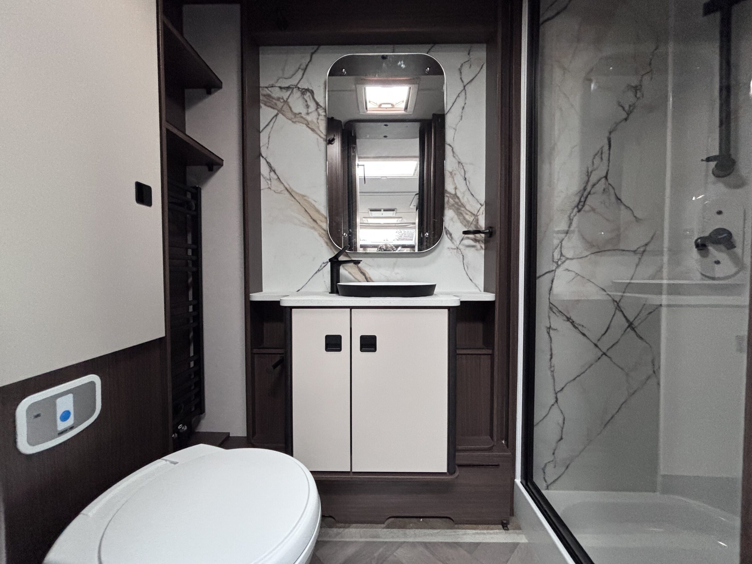 n2026coachmanlussoiii-8-1