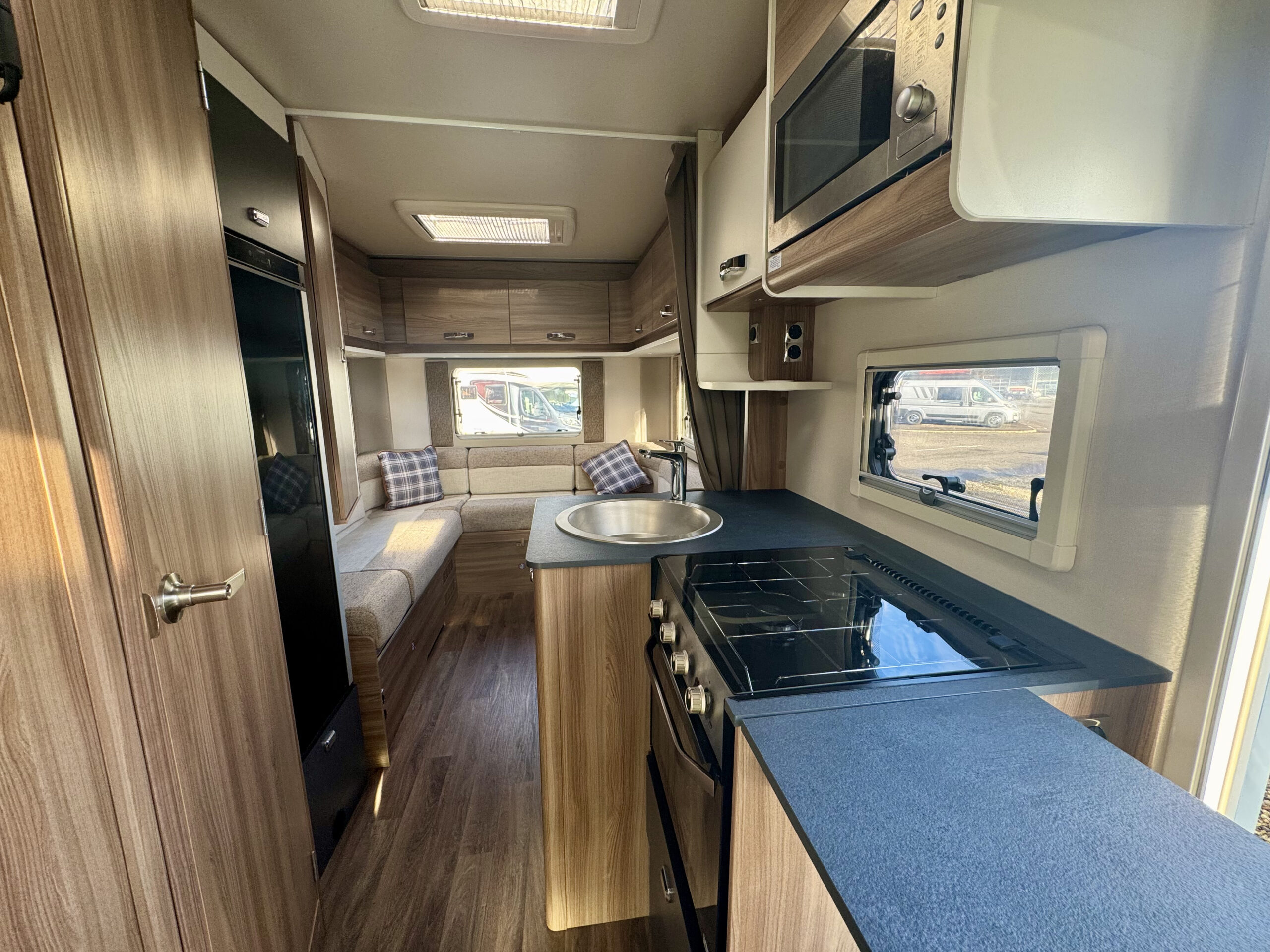 2070swiftescape674-5