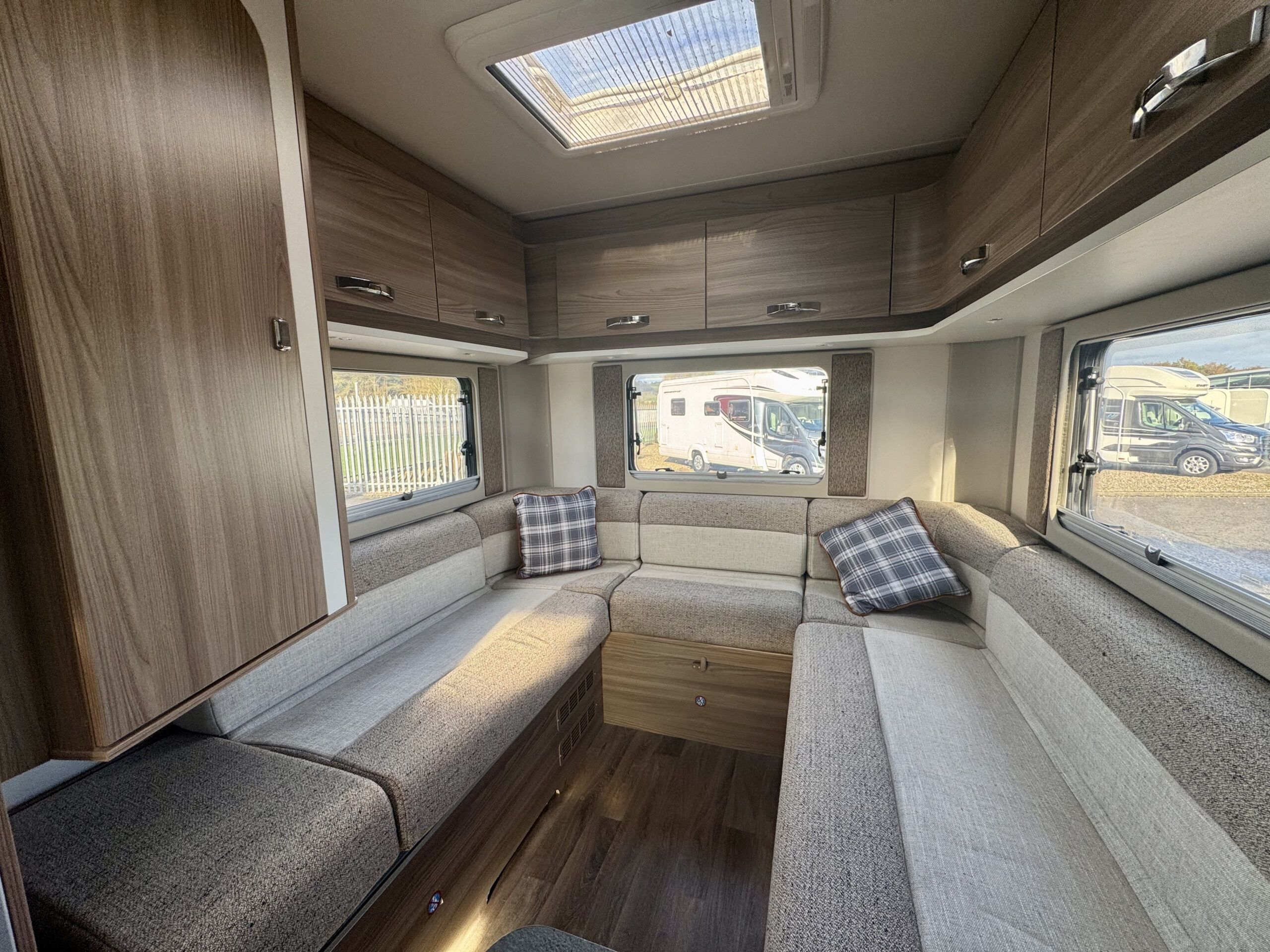 2070swiftescape674-7