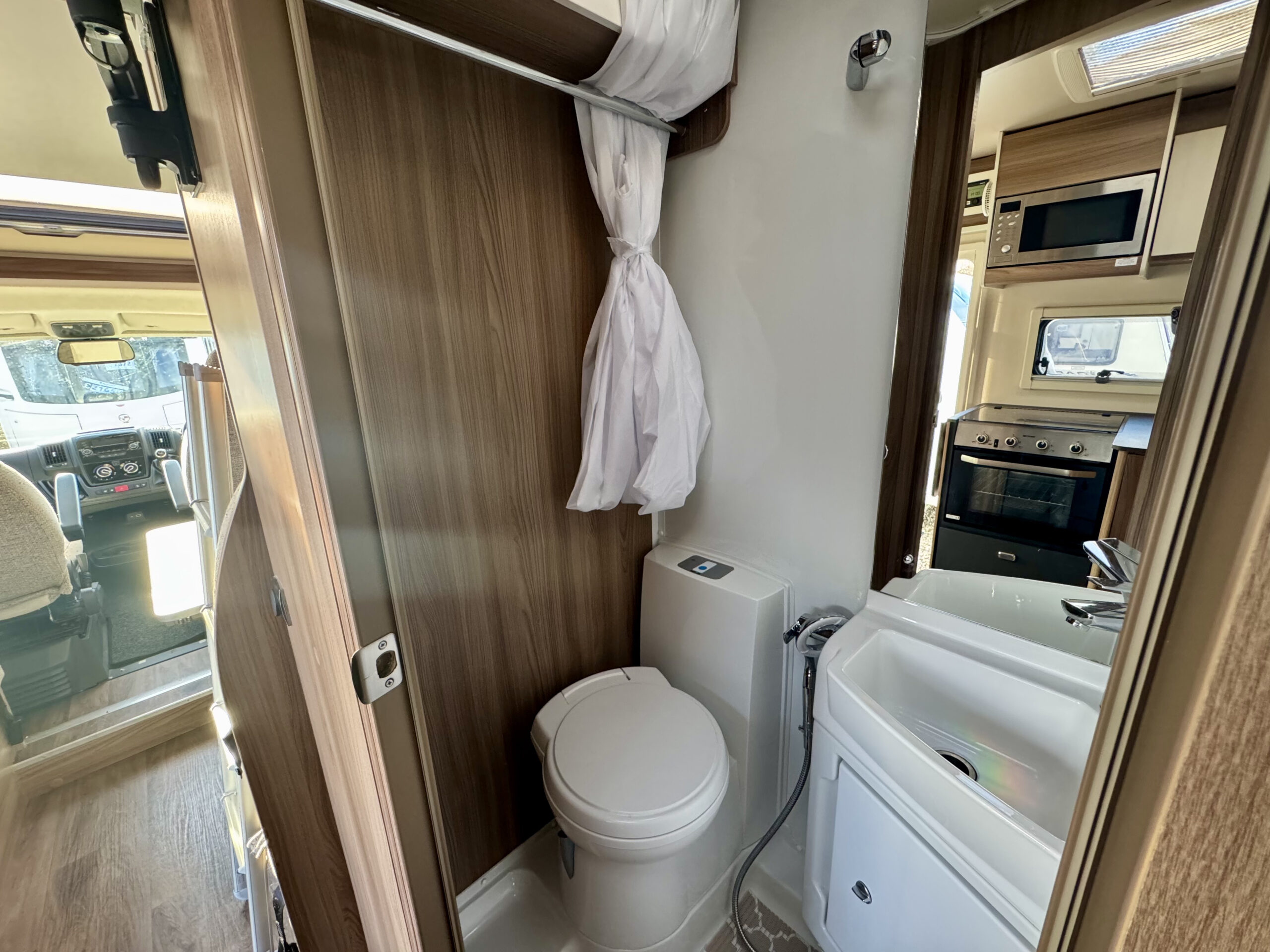 2070swiftescape674-9