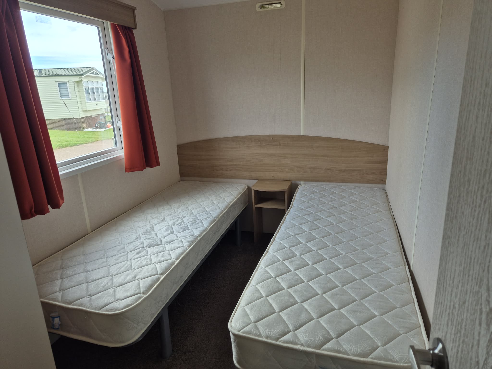 2013atlasmoonstone35x12-2bedroom7708-7