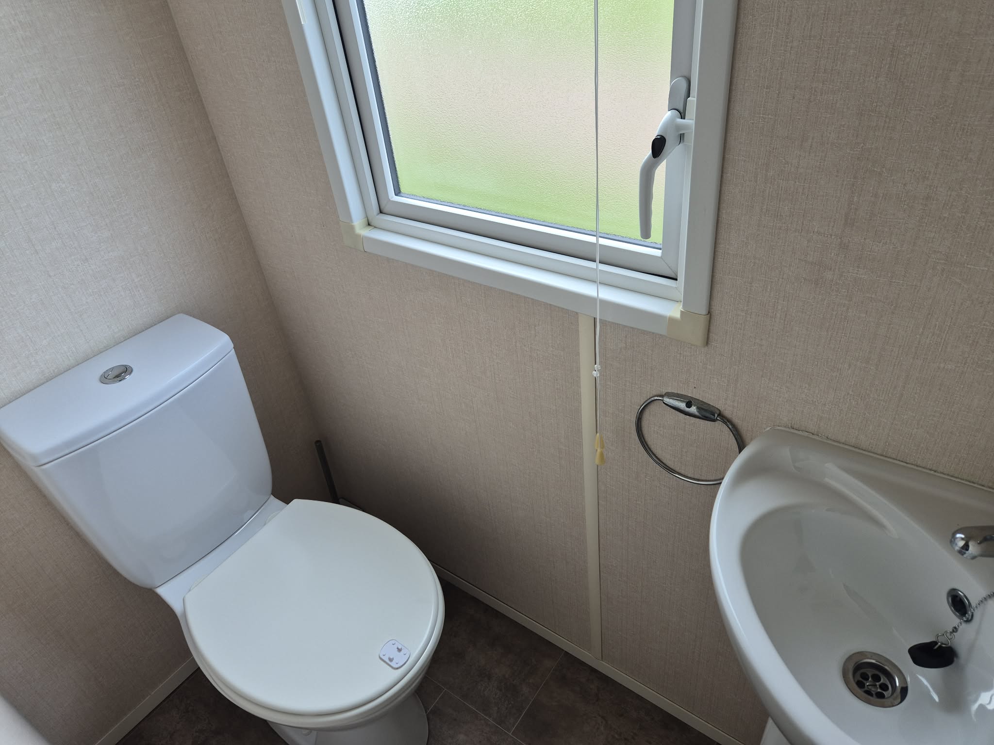 2013atlasmoonstone35x12-2bedroom7708-8