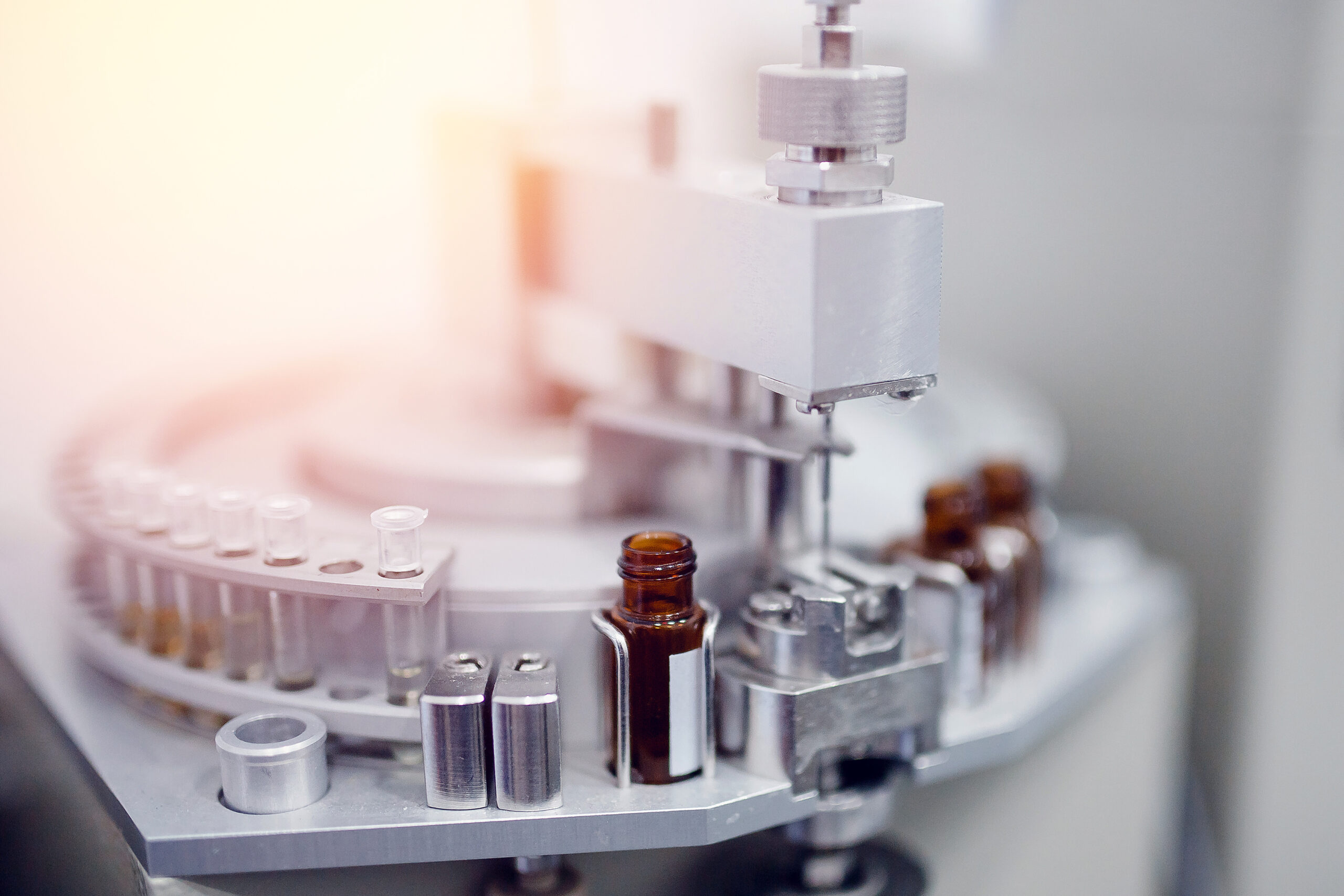 Pharmaceutical automation system, filling small brown bottles