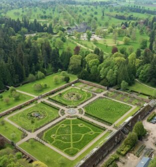 Glamis Castle gardens