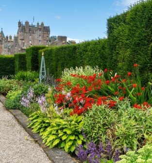 Glamis Castle gardens
