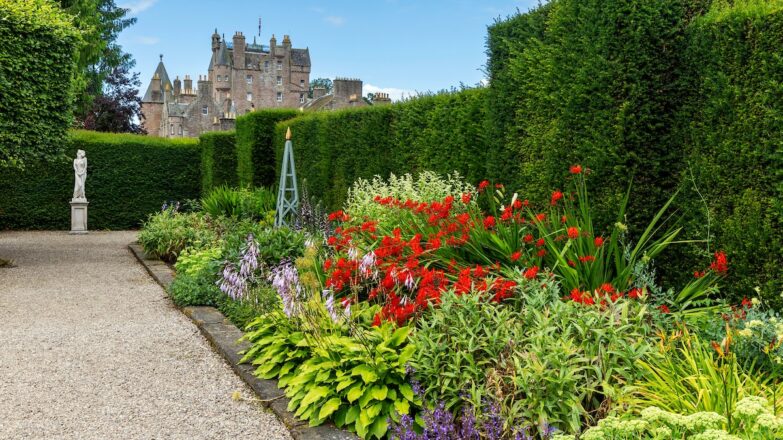 Glamis Castle gardens