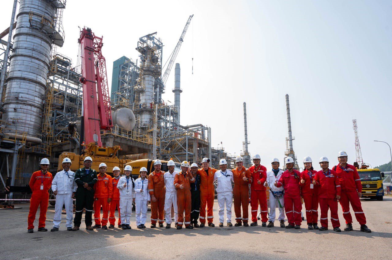 Vietnam Team Steeplejack and Rope Access Specialists